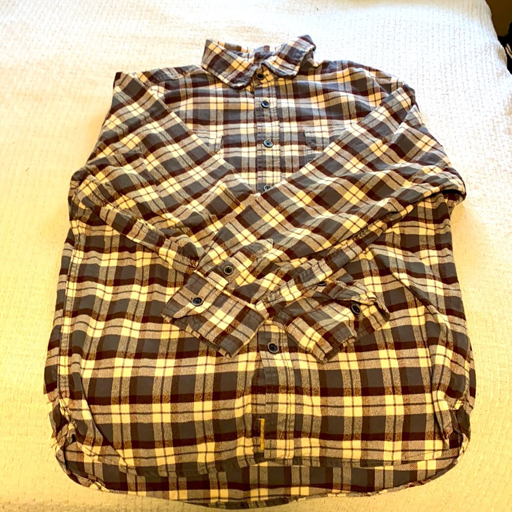 Long sleeve button up collard shirt